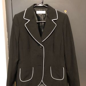 TAHARI black blazer with white piping detail